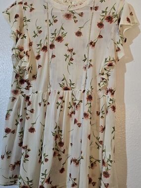 Floral Ruffled Short-Sleeve Blouse in Cream